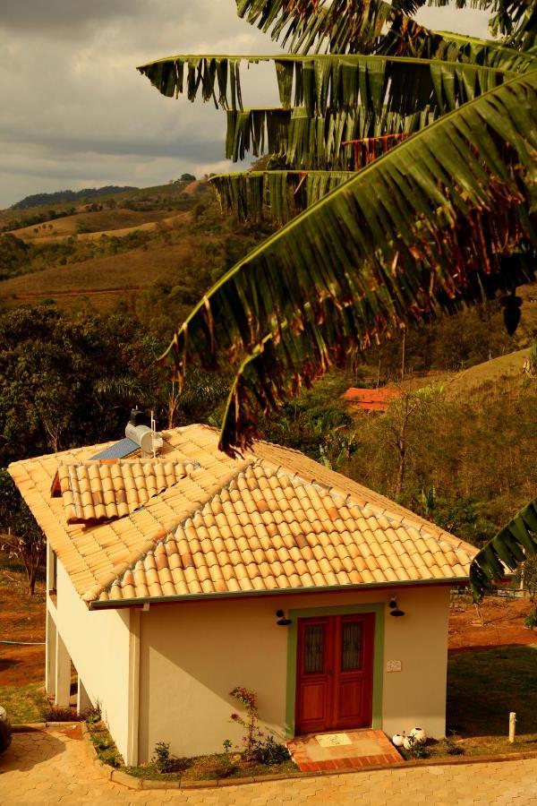 Solário Chalés Hotel Bueno Brandão Esterno foto